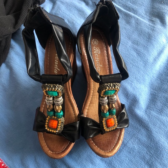 Shoes CLEARING OUT - Picture 2 of 6